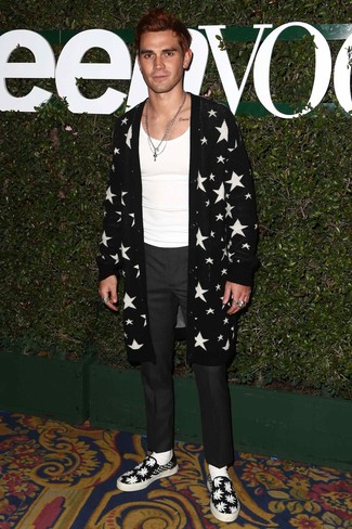 С чем носить открытый кардиган со звездами мужчине