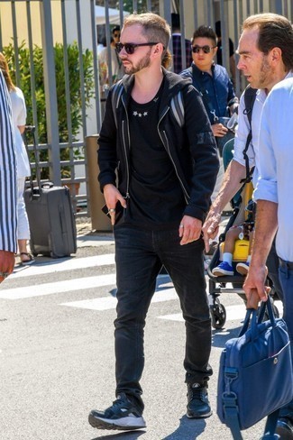 С чем носить футболку со звездами мужчине