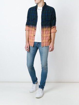 С чем носить футболку со звездами мужчине