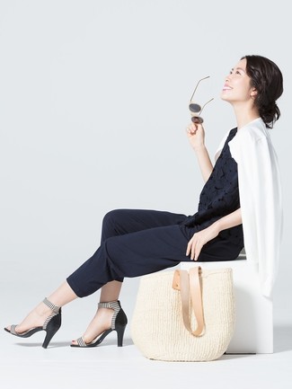 С чем носить соломенную большую сумку