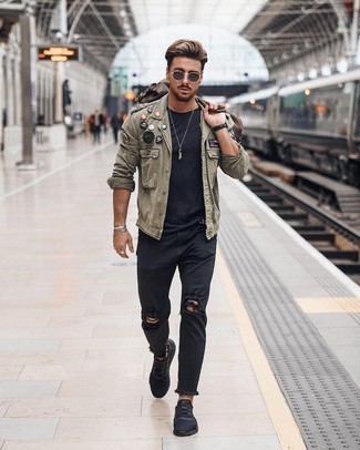 С чем носить ремень с шипами мужчине