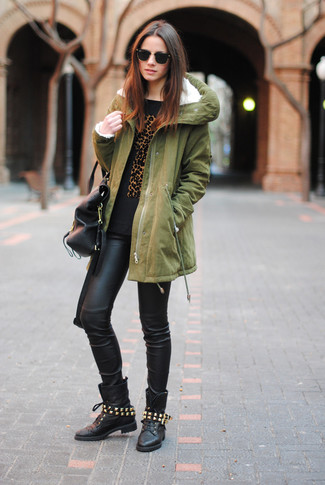 С чем носить ботинки на шнуровке с шипами женщине