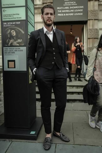 С чем носить лоферы с шипами мужчине