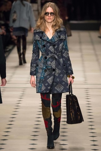 С чем носить замшевую сумку-мешок