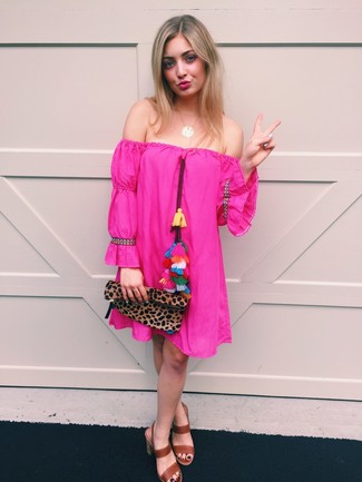 С чем носить замшевый клатч