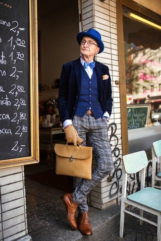 С чем носить замшевые перчатки мужчине