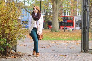 С чем носить замшевые ботинки на шнуровке женщине