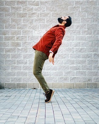 С чем носить замшевые низкие кеды мужчине