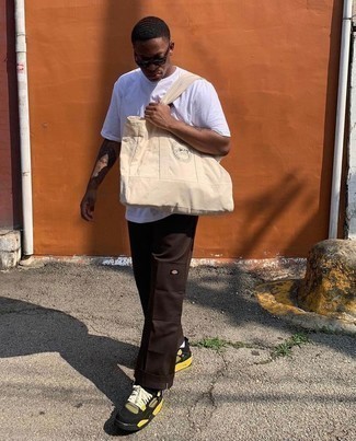 С чем носить замшевые низкие кеды мужчине