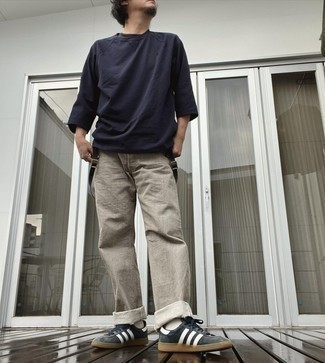 С чем носить замшевые низкие кеды мужчине