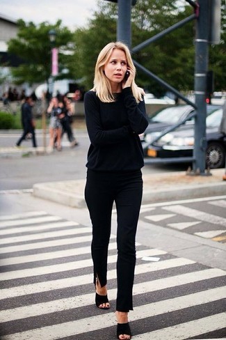 С чем носить замшевые сабо