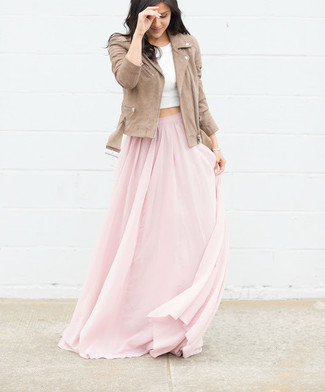 С чем носить замшевую верхнюю одежду женщине