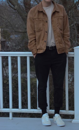 С чем носить замшевую куртку-рубашку мужчине