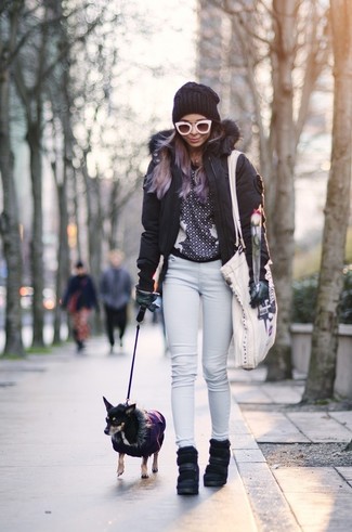 С чем носить замшевые кроссовки на танкетке