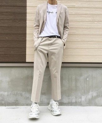 Как носить костюм с кроссовками