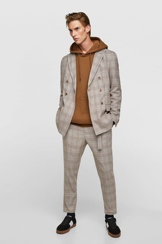 Как носить костюм с худи