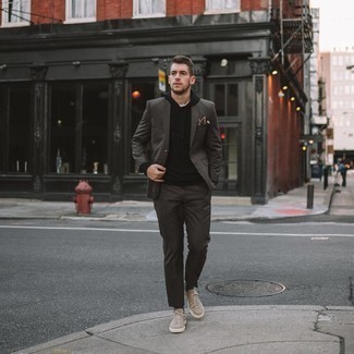 Как носить костюм с худи