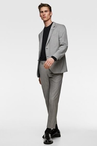 Как носить костюм с футболкой с длинным рукавом