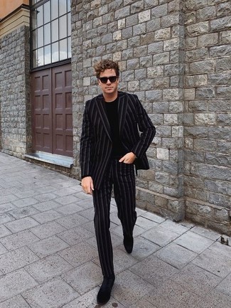 Как носить костюм с футболкой с длинным рукавом