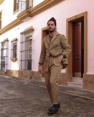 Как носить костюм с футболкой с длинным рукавом