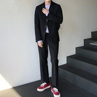 Как носить костюм с низкими кедами