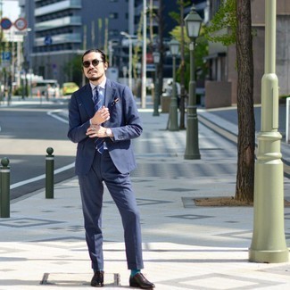 Как носить костюм с оксфордами