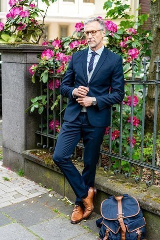 Как носить костюм с трикотажным жилетом