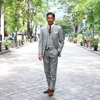 Как носить костюм с трикотажным жилетом