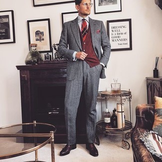 Как носить костюм с трикотажным жилетом