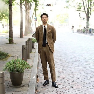 Как носить костюм с лоферами с кисточками