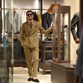 Как носить костюм с лоферами с кисточками