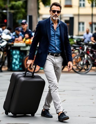 С чем носить чемодан мужчине