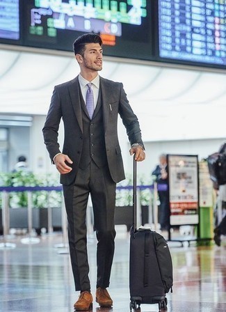 С чем носить чемодан мужчине