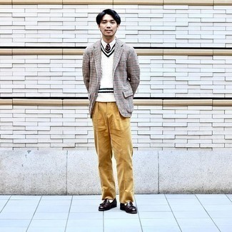 Как носить трикотажный жилет с пиджаком мужчине