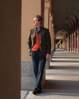 Как носить трикотажный жилет с лоферами мужчине