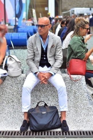 Как носить трикотажный жилет с лоферами мужчине