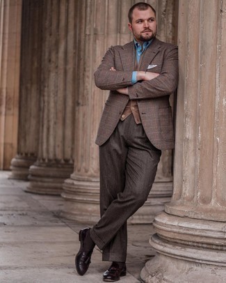 Как носить трикотажный жилет с лоферами мужчине