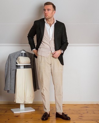 Как носить трикотажный жилет с лоферами мужчине