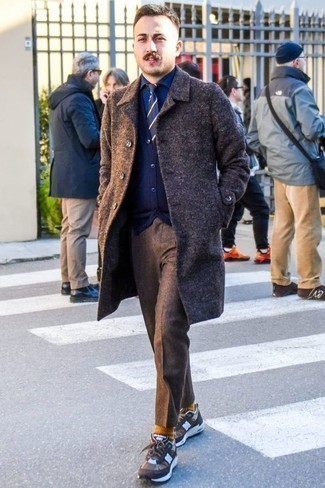 Как носить трикотажный жилет с длинным пальто