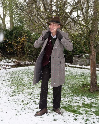 Как носить трикотажный жилет с длинным пальто