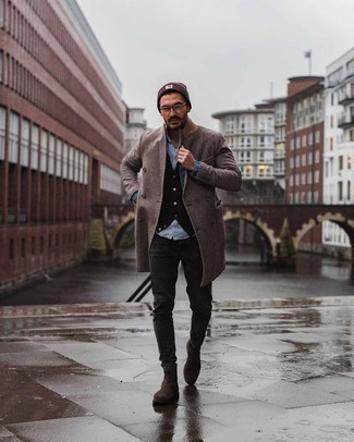 Как носить трикотажный жилет с длинным пальто