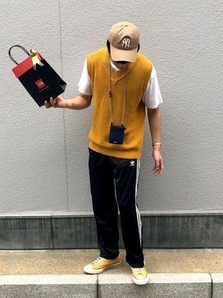 Как носить трикотажный жилет с спортивными штанами мужчине