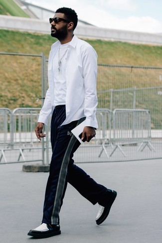 Как носить спортивные штаны с ботинками дезертами