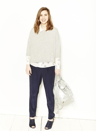 Как носить спортивные штаны с босоножками на каблуке