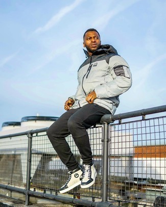 Как носить спортивные штаны с высокими кедами мужчине