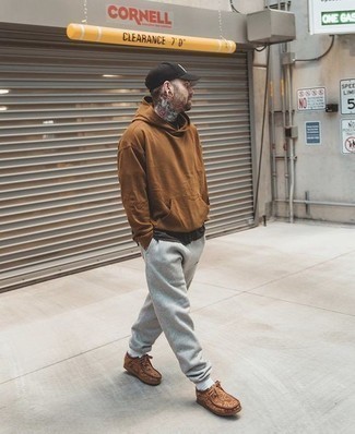 Как носить спортивные штаны с худи мужчине