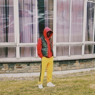 Как носить спортивные штаны с худи мужчине