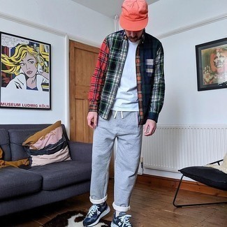 С чем носить спортивные штаны мужчине