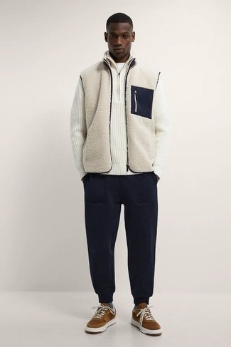 С чем носить спортивные штаны мужчине