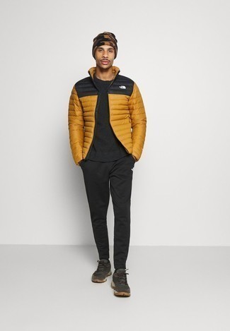 С чем носить спортивные штаны мужчине